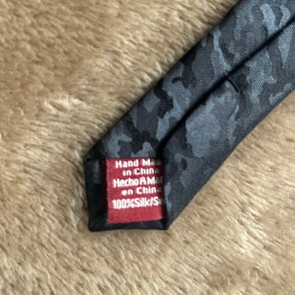 The Original Penguin Silk Tie Black Gray Camouflage 2” - Picture 3 of 4